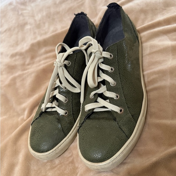 Noah NYC Other - Noah NYC Soft Leather Green Snakeskin  Sneakers with Cream Laces 42 US M9 W11.5